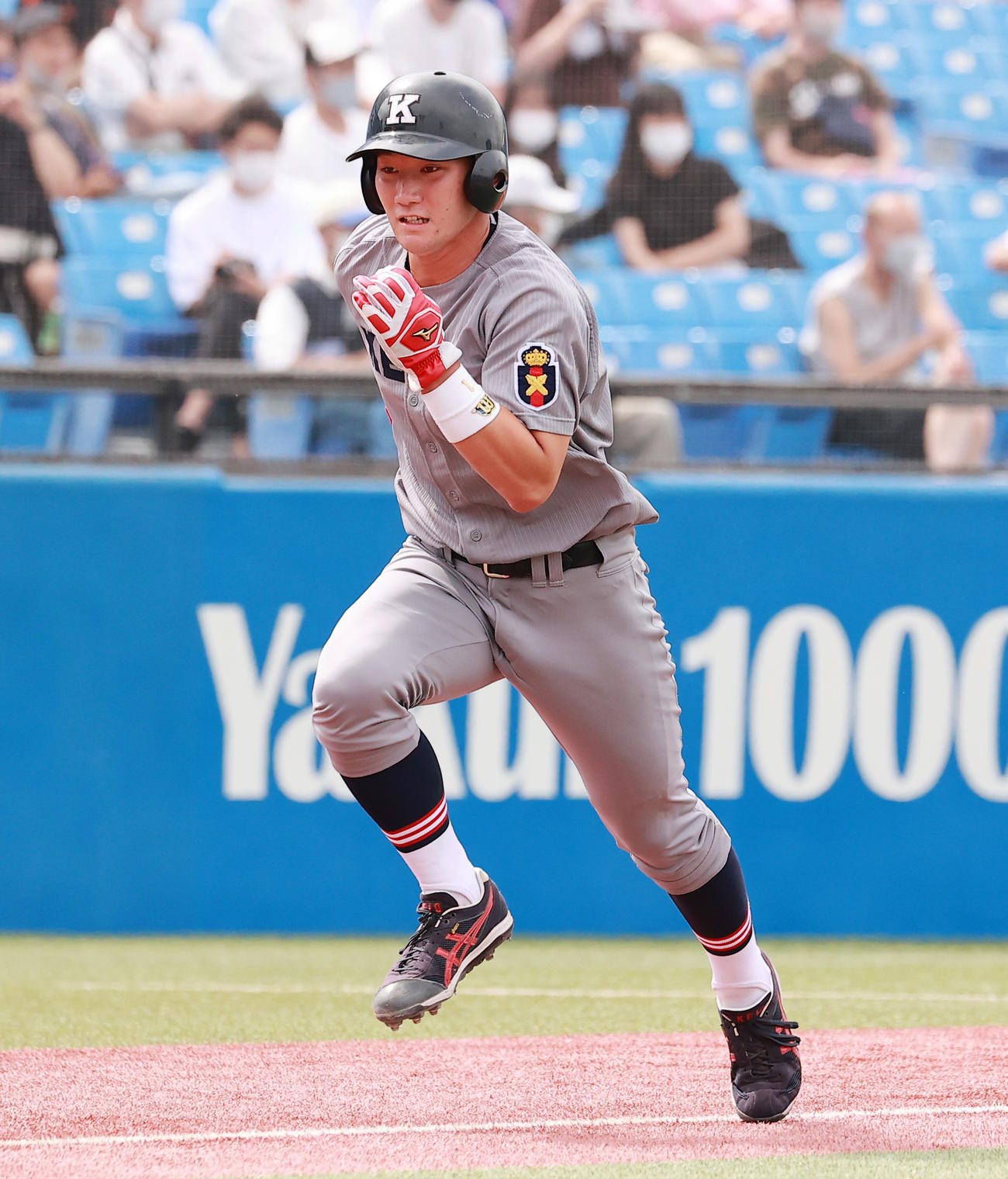 慶大対福井工大　5回表慶大1死一、三塁、橋本典の左邪犠飛で生還する正木（撮影・野上伸悟）