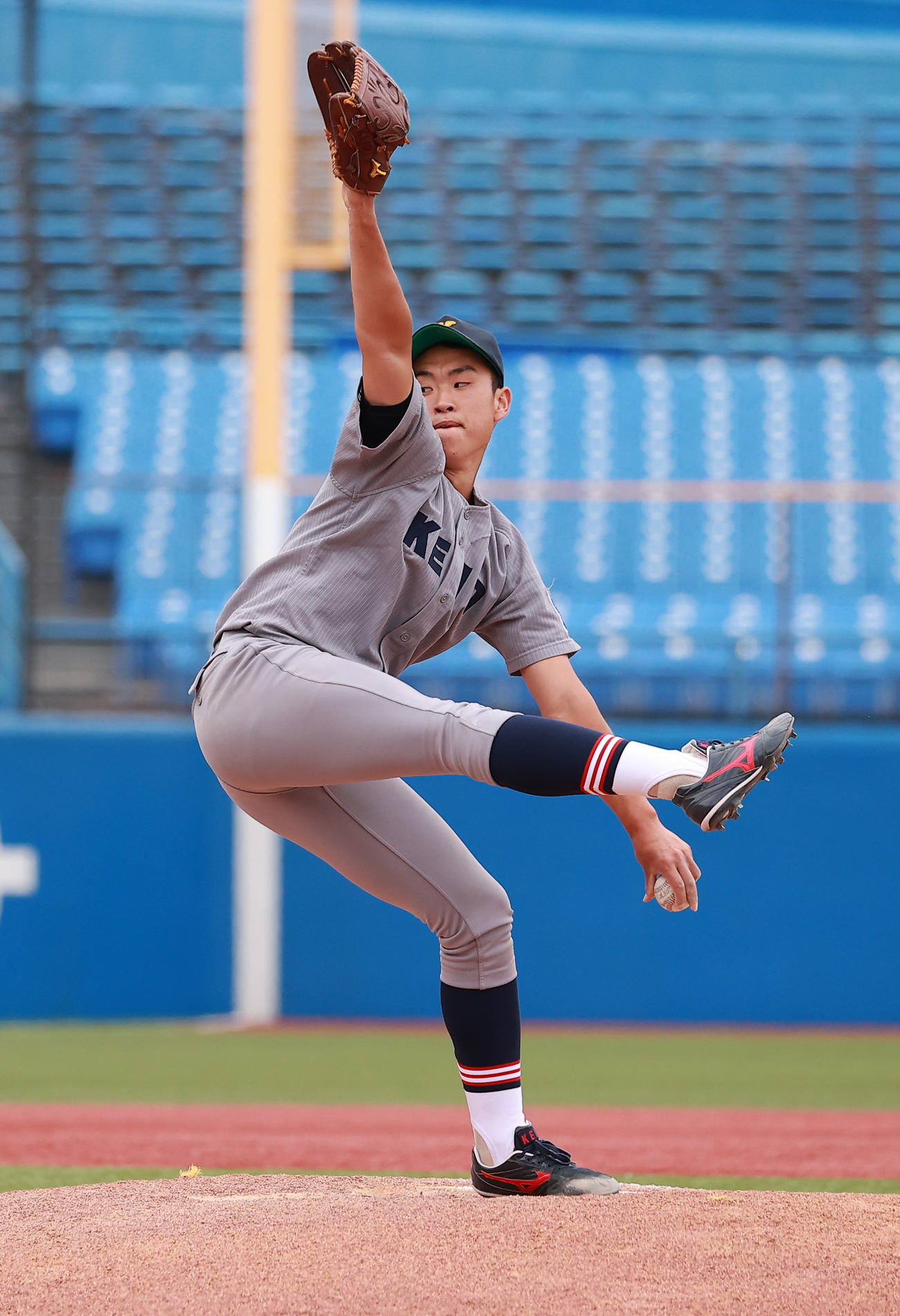 慶大対福井工大　力投する慶大2番手の生井（撮影・野上伸悟）