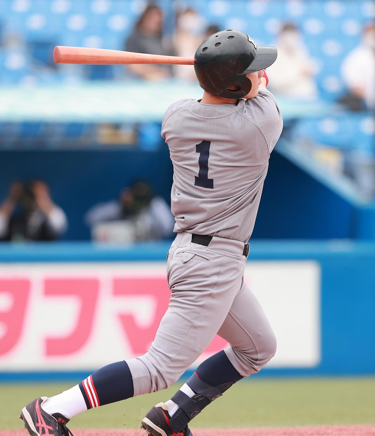 慶大対福井工大　1回表慶大2死一塁、先制2点本塁打を放つ正木（撮影・野上伸悟）