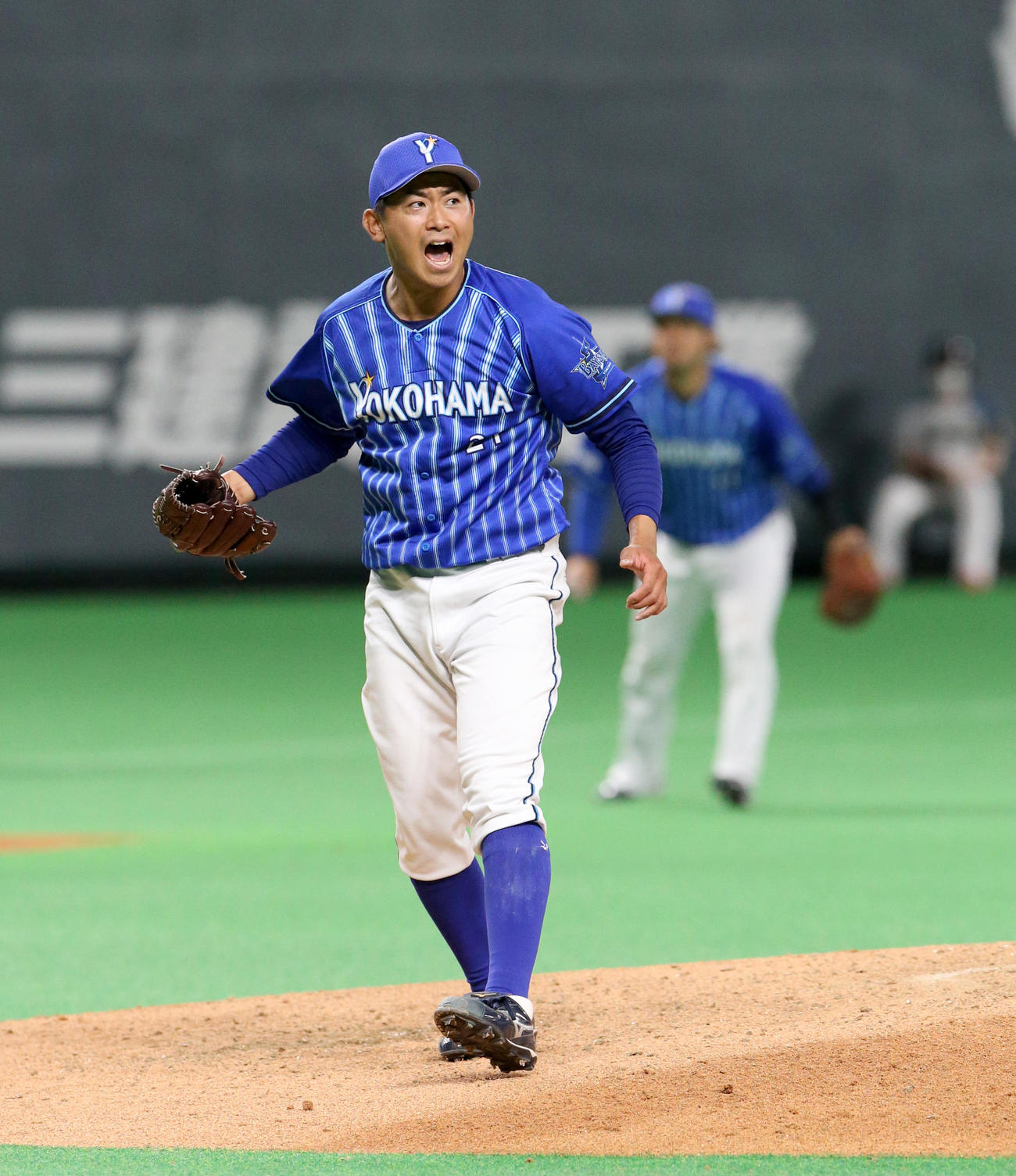 日本ハム対DeNA 7回裏日本ハム2死二塁、大田を三振にとり雄たけびをあげるDeNA今永（撮影・佐藤翔太）