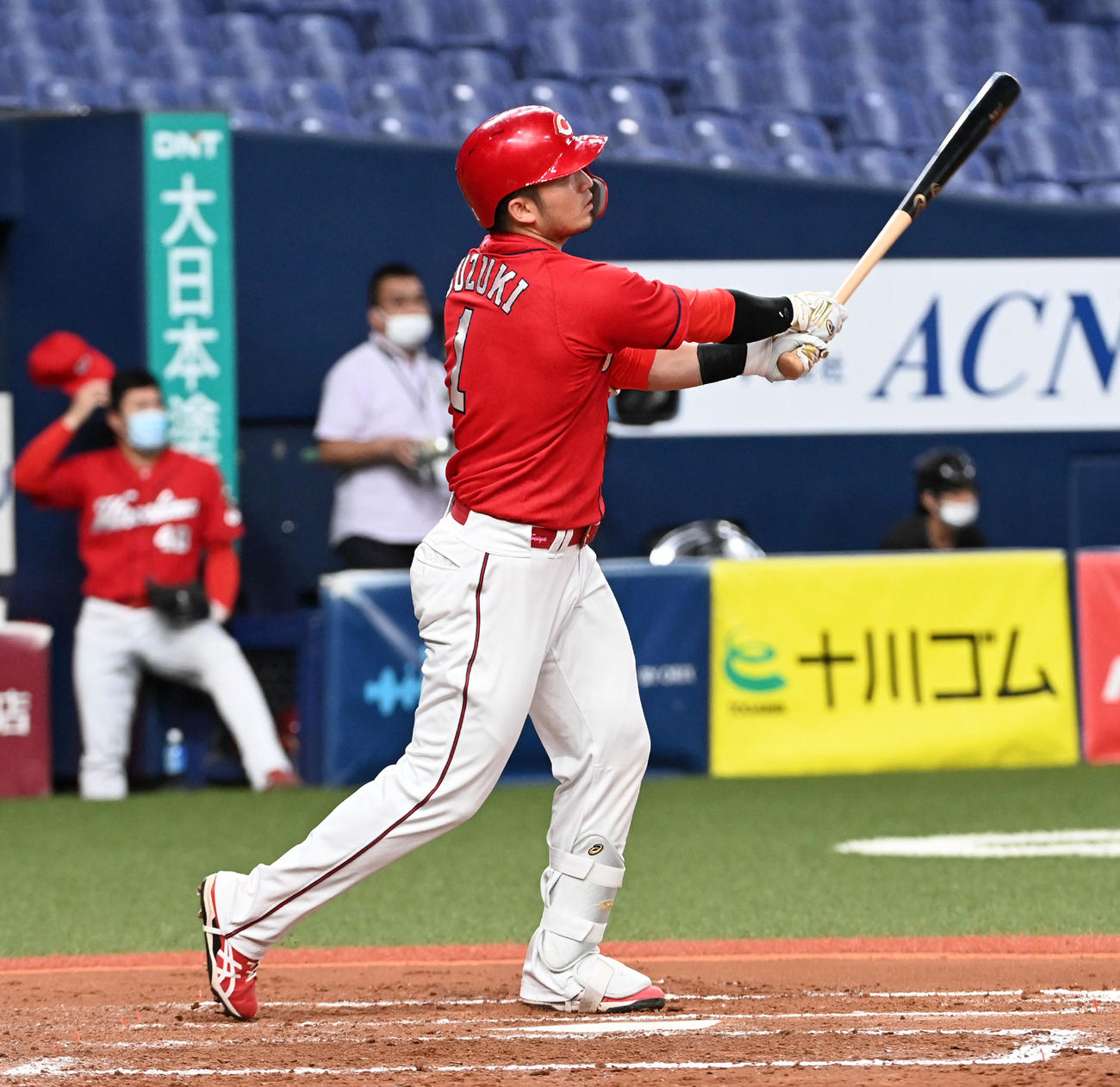 オリックス対広島　8回表広島1死、鈴木誠はバックスクリーンに本塁打を放つ（撮影・前岡正明）