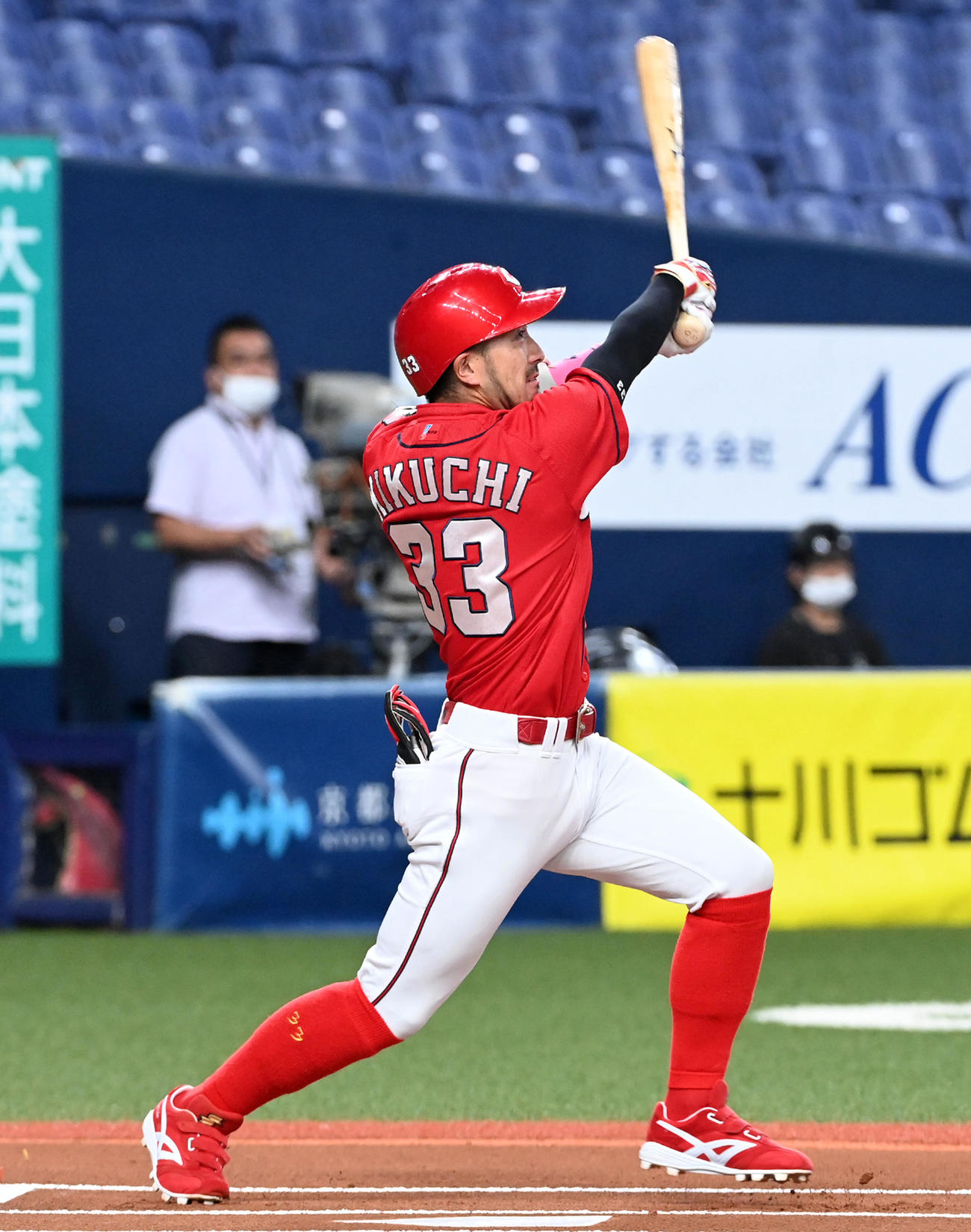 オリックス対広島　1回表広島無死、菊池涼はバックスクリーンへ先頭打者本塁打を放つ（撮影・前岡正明）