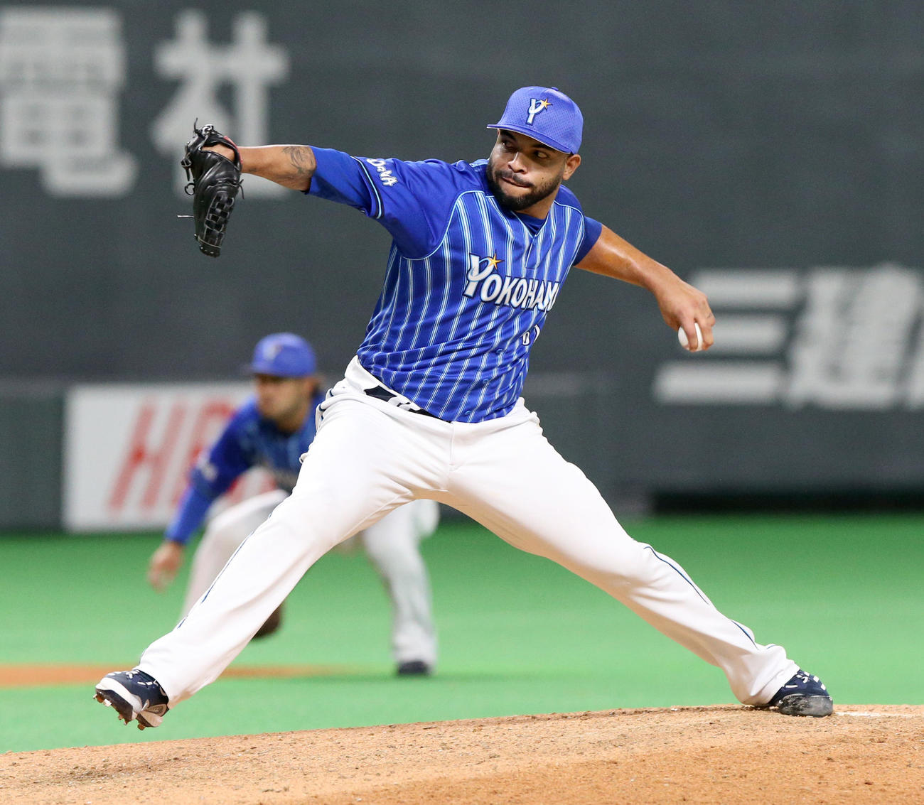日本ハム対DeNA 8回から登板するDeNAエスコバー（撮影・佐藤翔太）