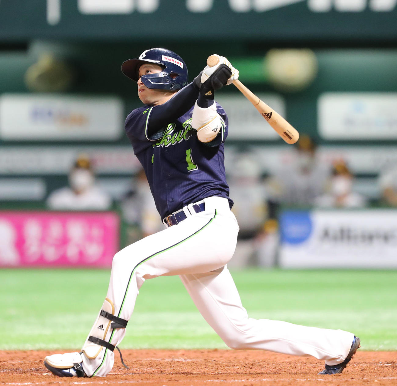 ソフトバンク対ヤクルト　5回表ヤクルト1死一塁、山田哲人は左越えに2点本塁打を放つ（撮影・梅根麻紀）