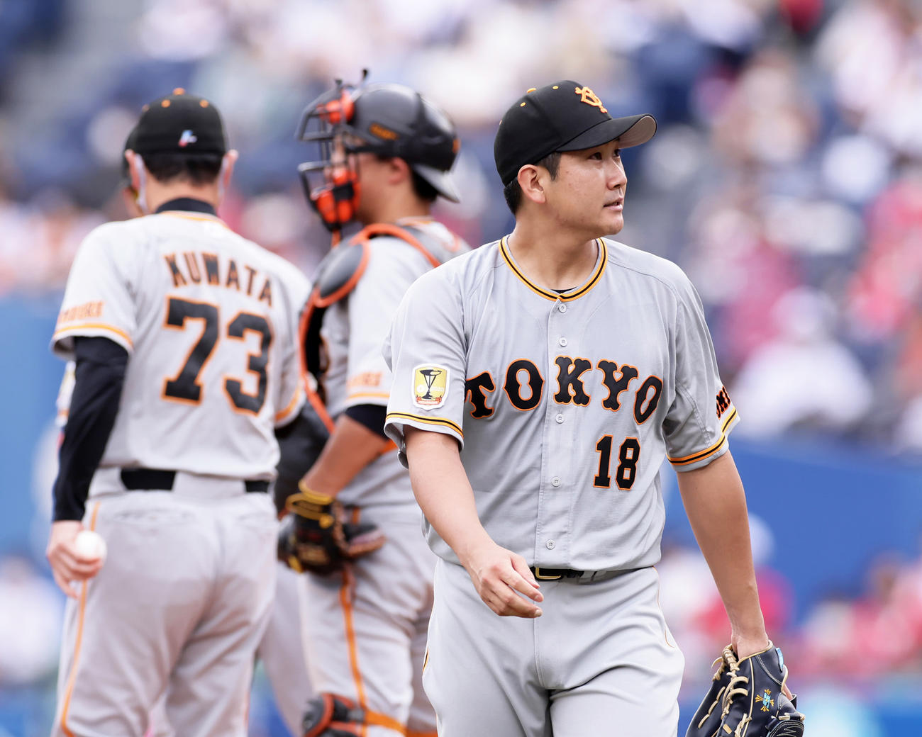 3回途中4失点で降板する巨人菅野（撮影・足立雅史）