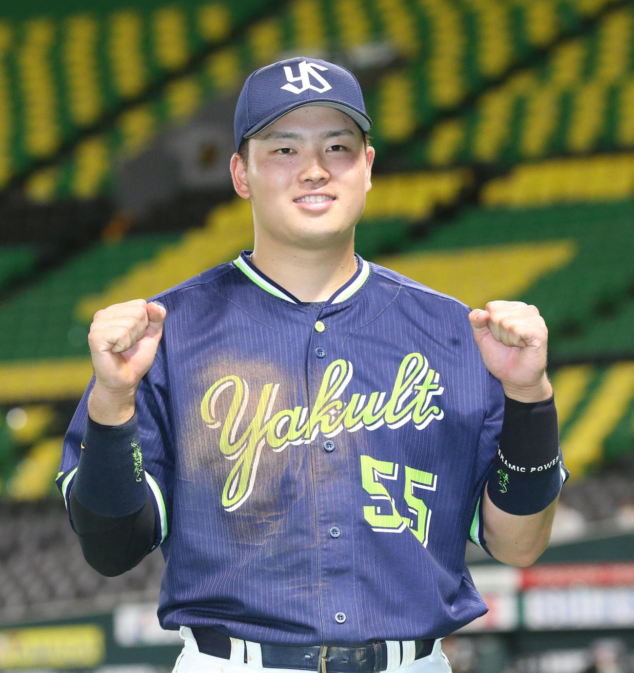 ソフトバンク対ヤクルト　ヒーローになった村上宗隆は笑顔でガッツポーズ（撮影・梅根麻紀）