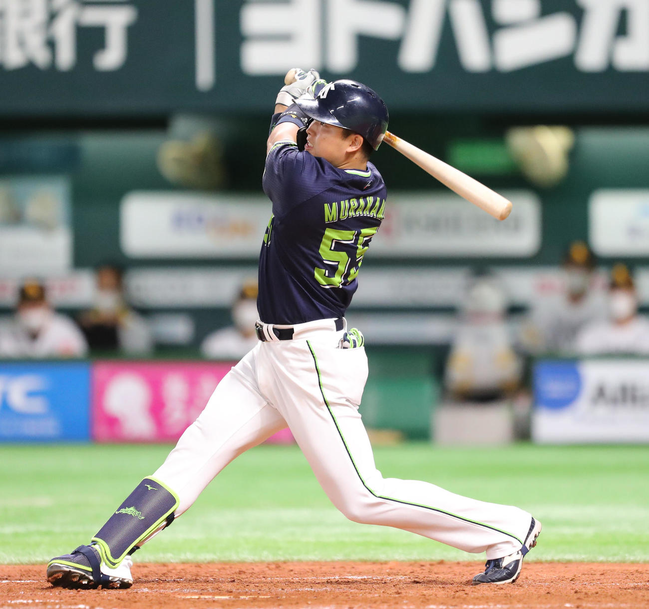 ソフトバンク対ヤクルト　4回表ヤクルト無死一塁、村上は中越えに2点本塁打を放つ（撮影・梅根麻紀）