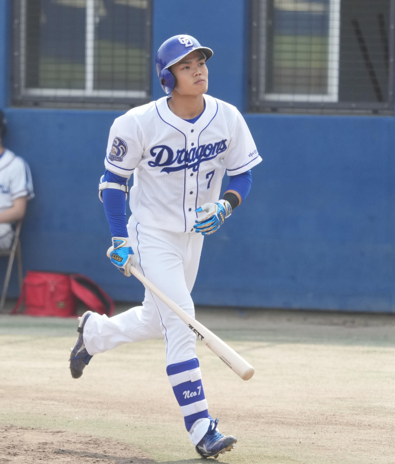 ウエスタンリーグ中日対広島　9回裏中日1死、三振に倒れた根尾（撮影・森本幸一）