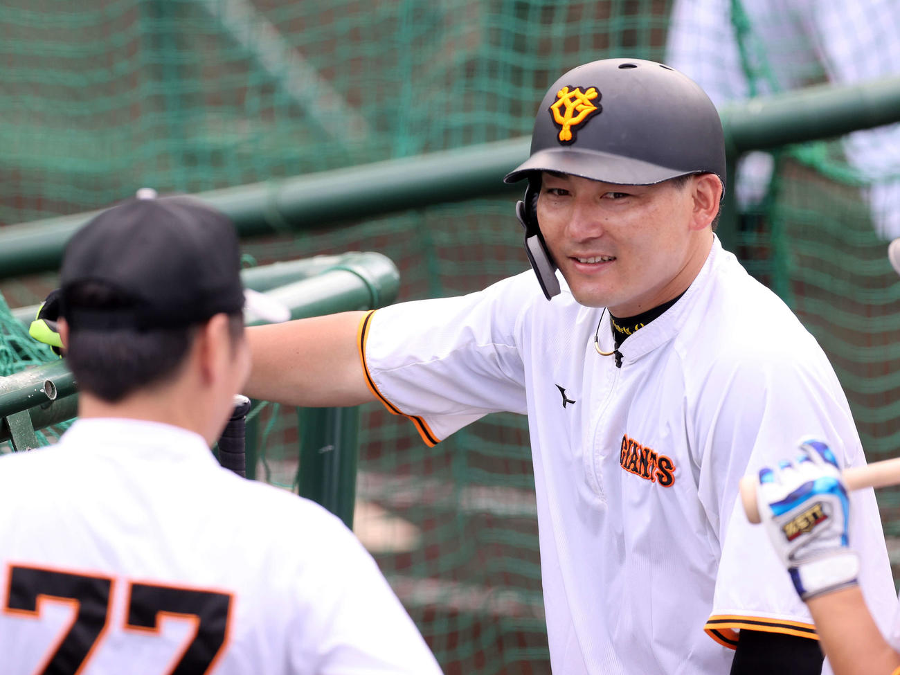 練習中、笑顔を見せる巨人丸（撮影・鈴木正人）