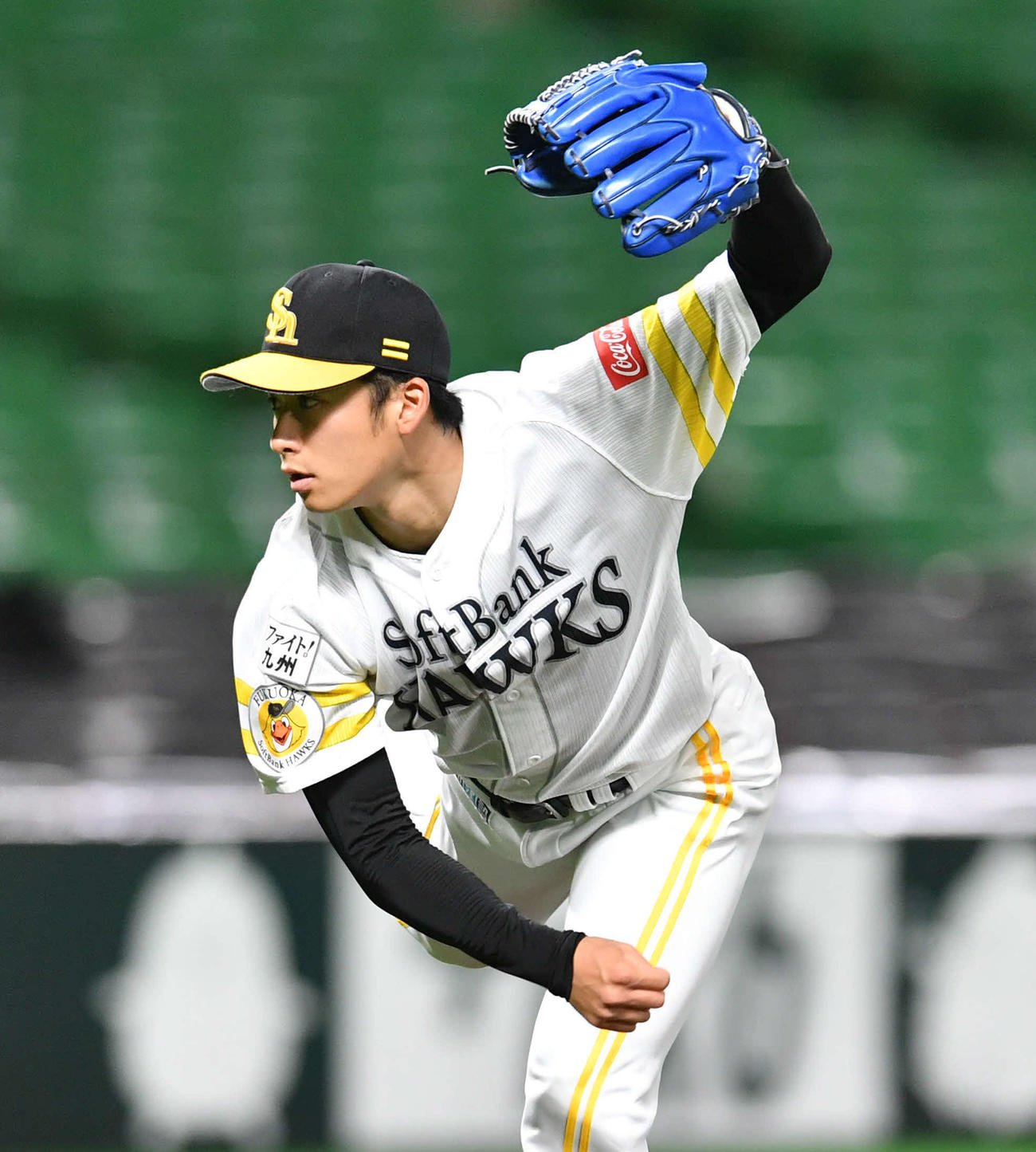 12日、ヤクルト戦で8回に登板した板東