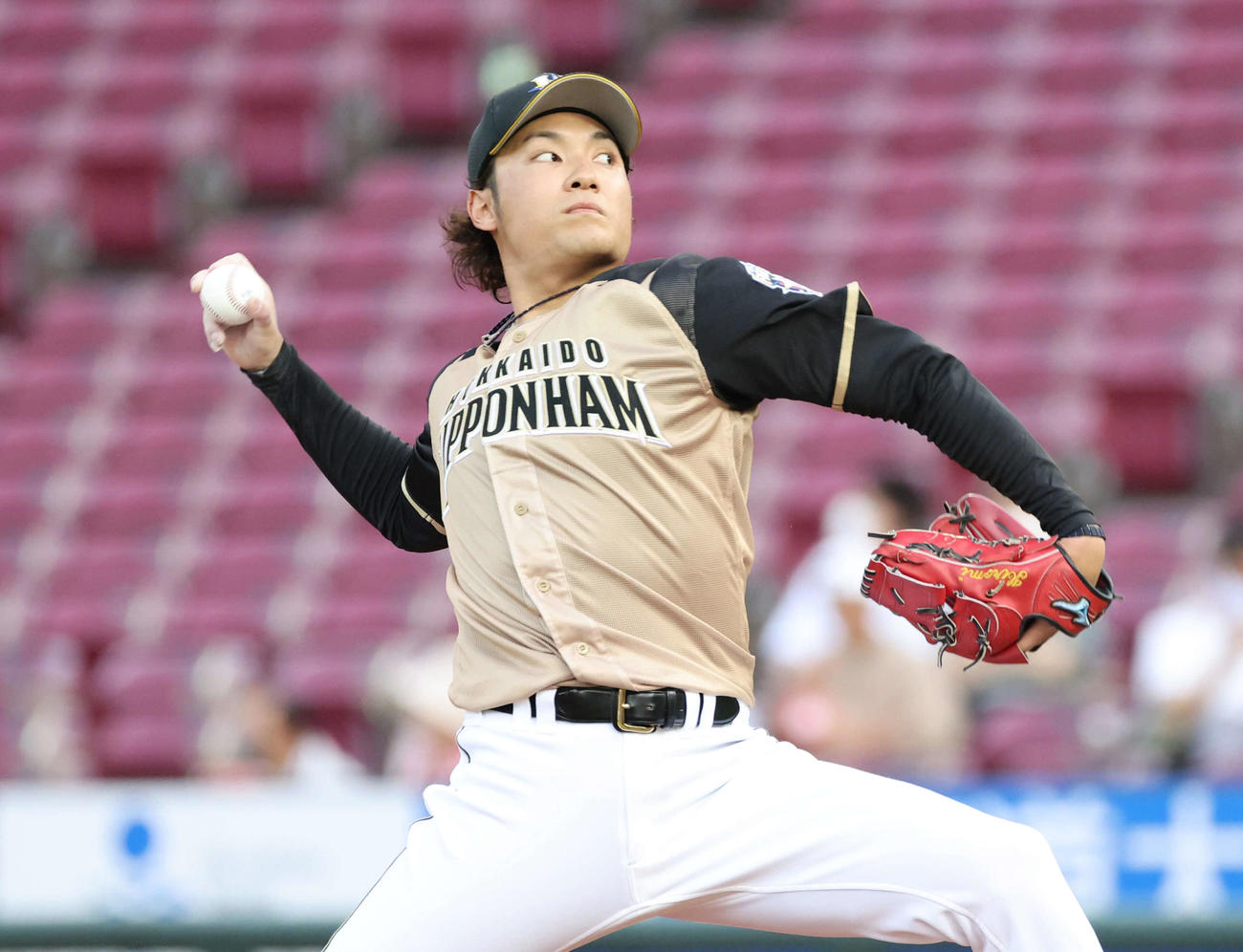 広島対日本ハム　日本ハム先発の伊藤（撮影・加藤孝規）