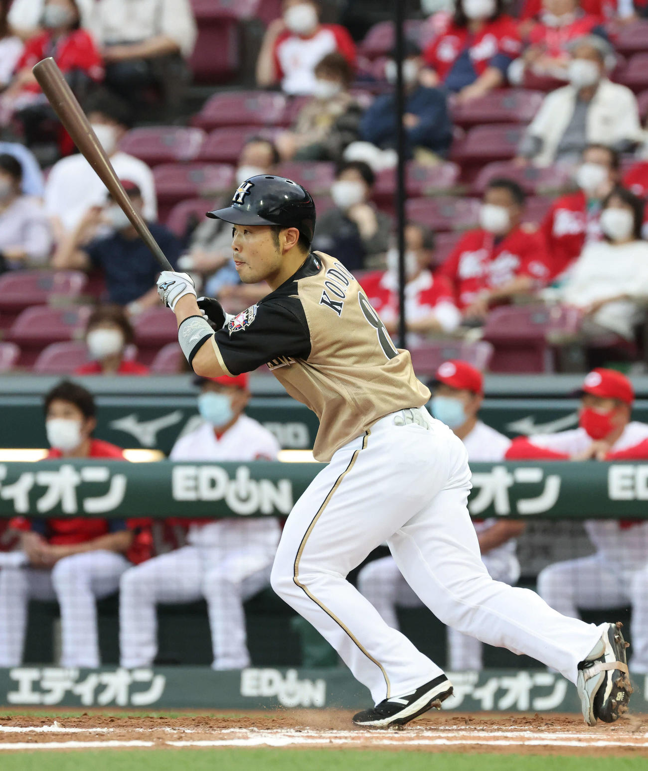 広島対日本ハム　3回表日本ハム2死一、二塁、近藤は先制中前適時打を放つ（撮影・加藤孝規
