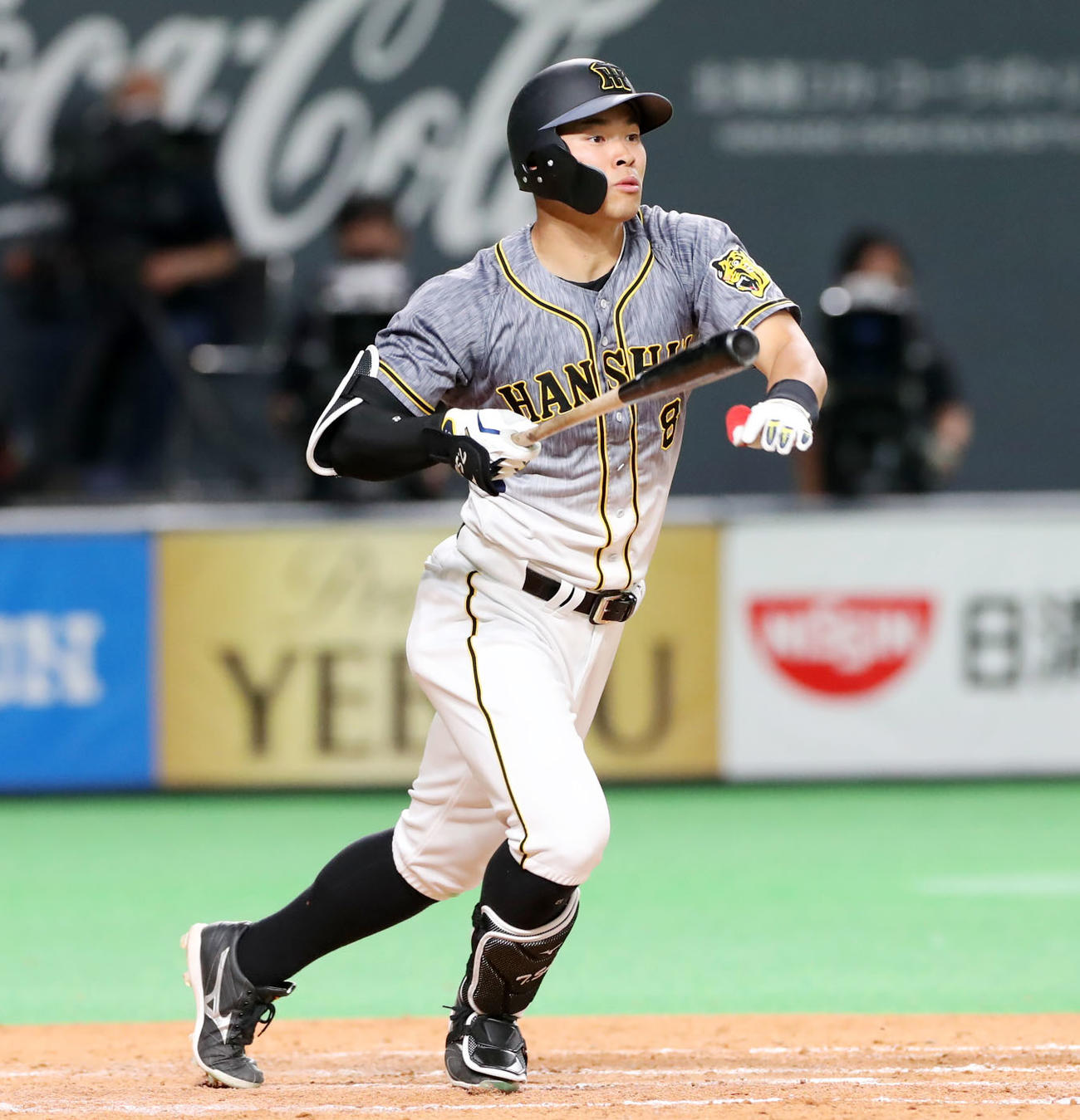 日本ハム対阪神　5回表阪神1死一、三塁、佐藤輝は右翼線に適時二塁打を放つ（2021年6月9日撮影）
