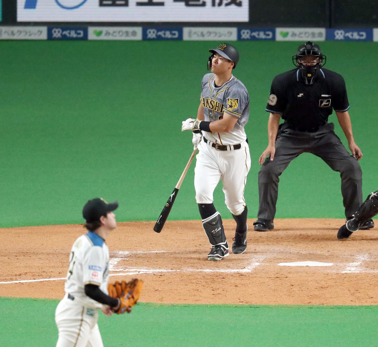 日本ハム対阪神　8回表阪神2死一、二塁、佐藤輝は三振に終わる（2021年6月8日撮影）