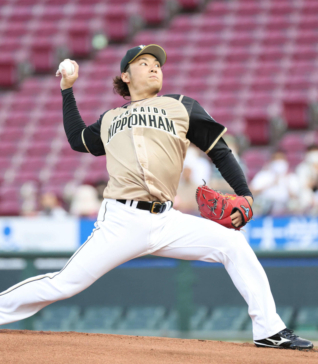 広島対日本ハム　日本ハム先発の伊藤（撮影・加藤孝規）