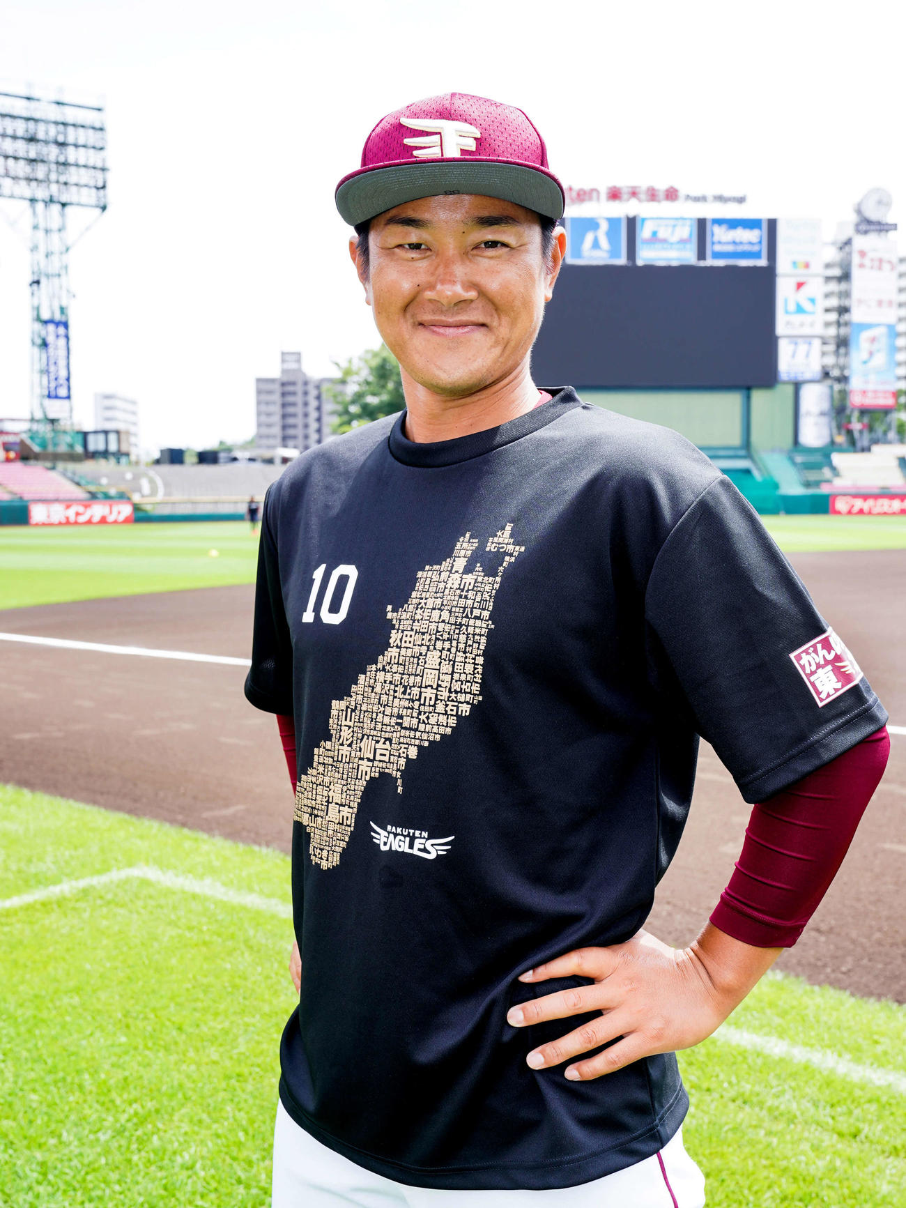 「がんばろう東北Tシャツ」を着用する楽天銀次（球団提供）