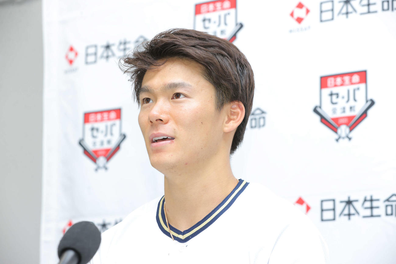 交流戦MVPに選出され、会見に応じるオリックス山本由伸