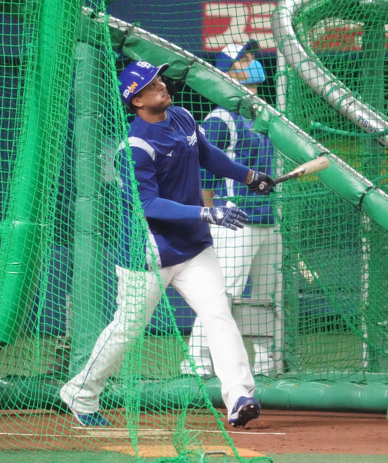 打撃練習をする中日ビシエド（撮影・森本幸一）