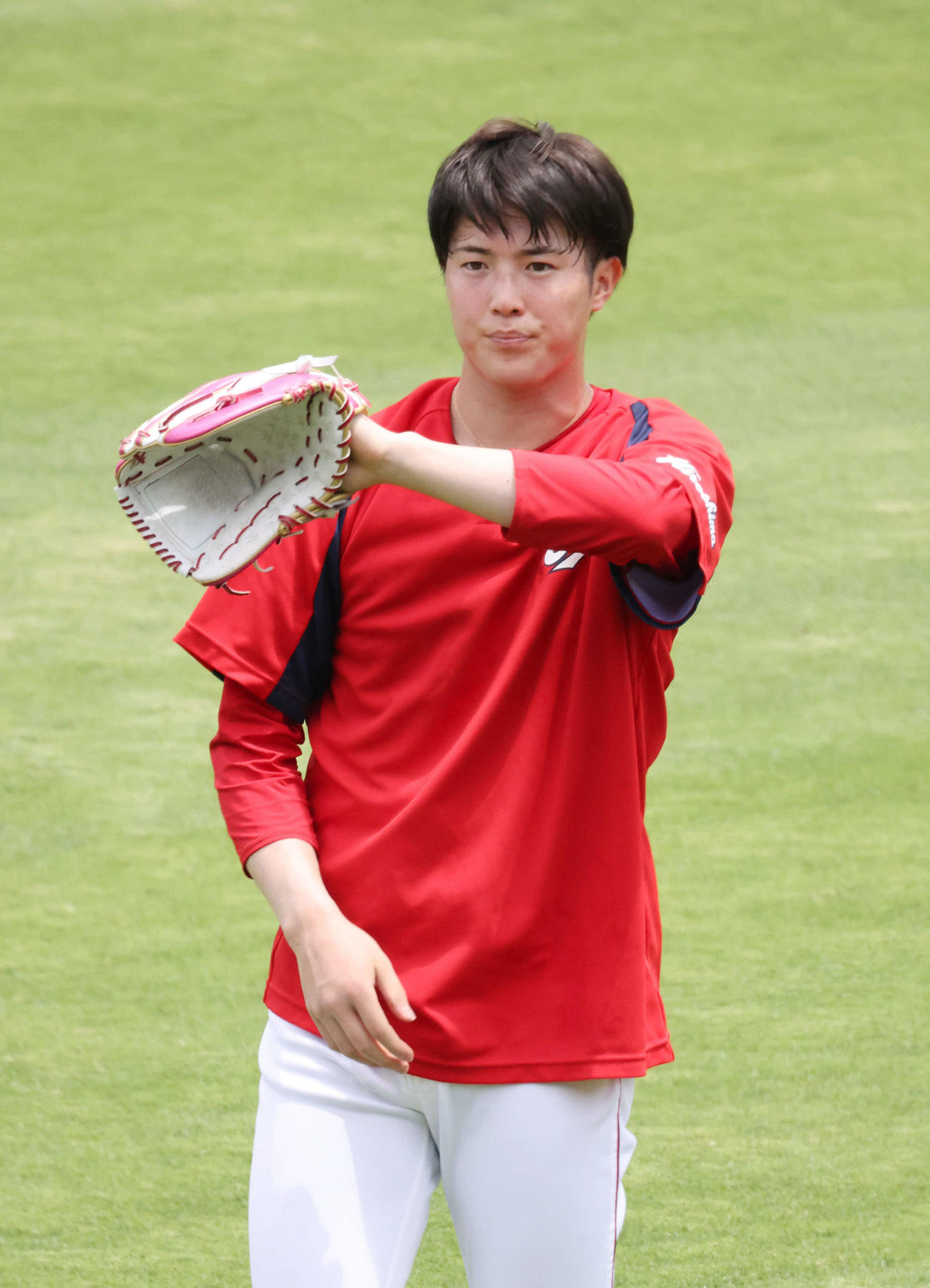 広島投手指名練習　キャッチボールをする森下（撮影・加藤孝規）
