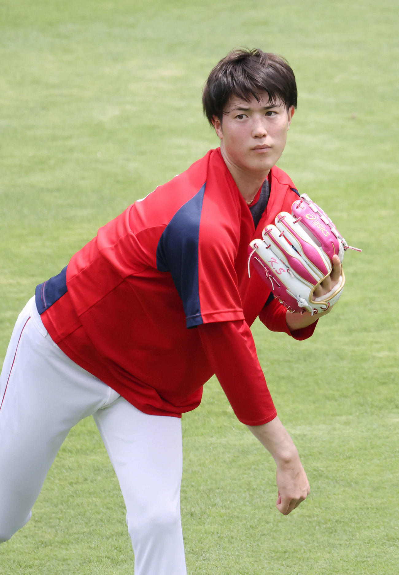 広島投手指名練習　キャッチボールをする森下（撮影・加藤孝規）