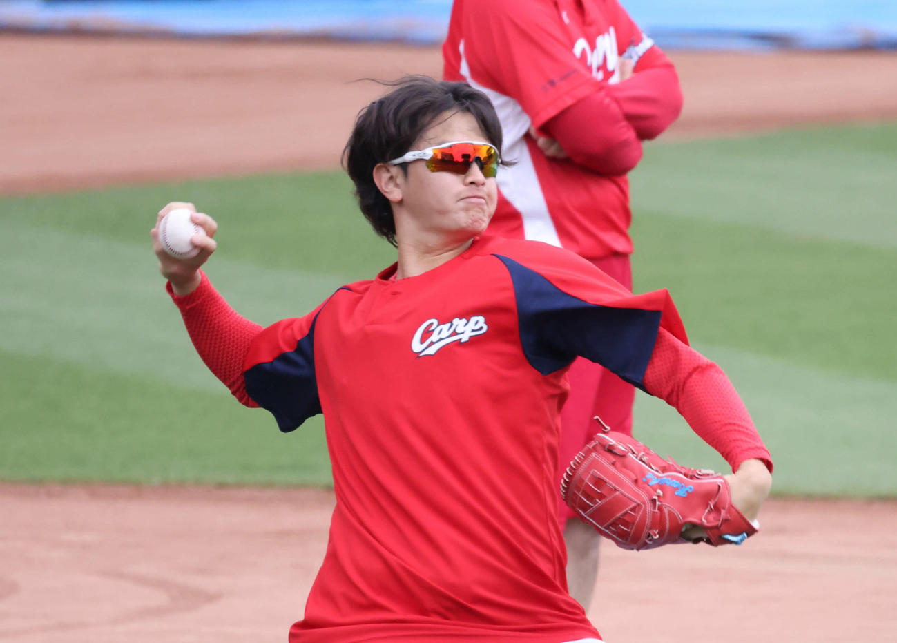 キャッチボールで調整する広島大道（撮影・加藤孝規）