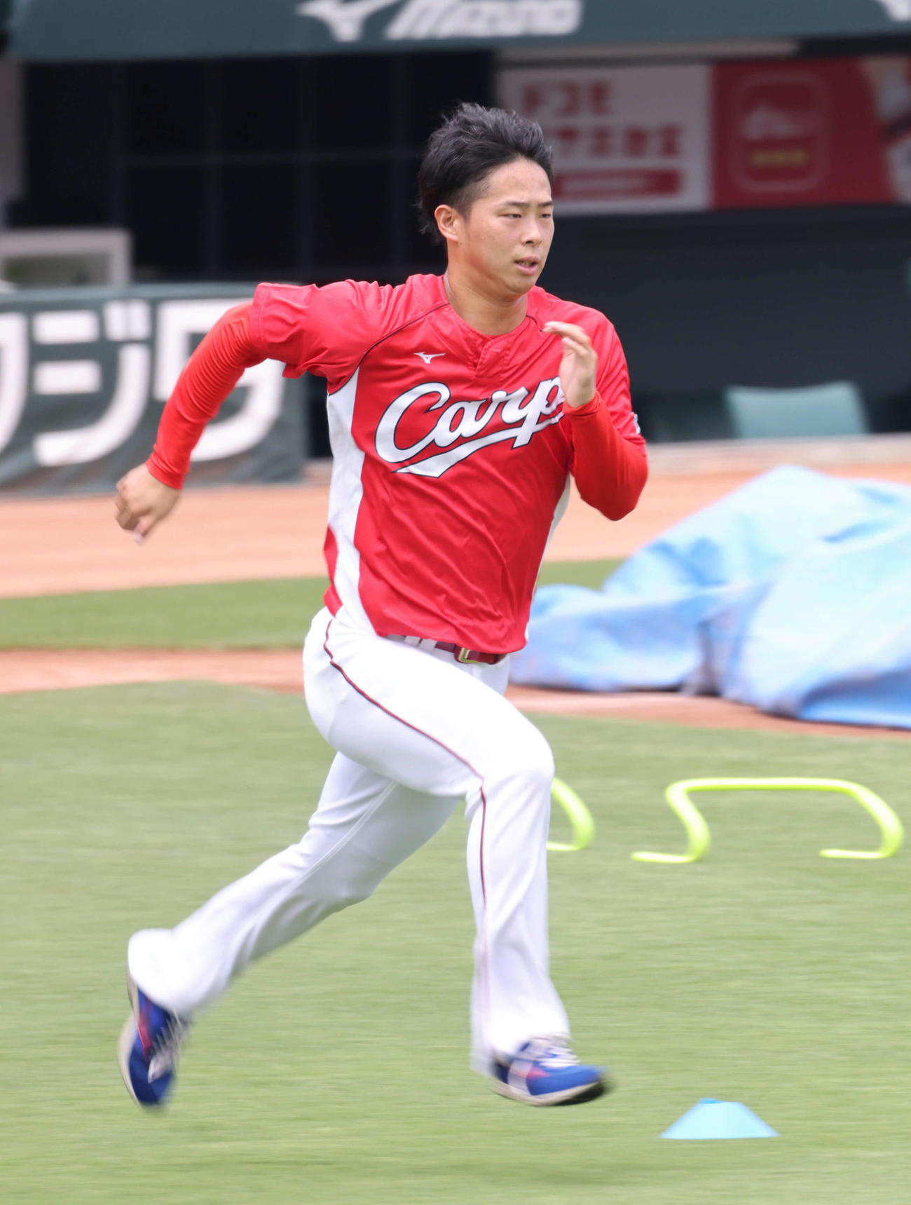 走り込む広島玉村（撮影・加藤孝規）