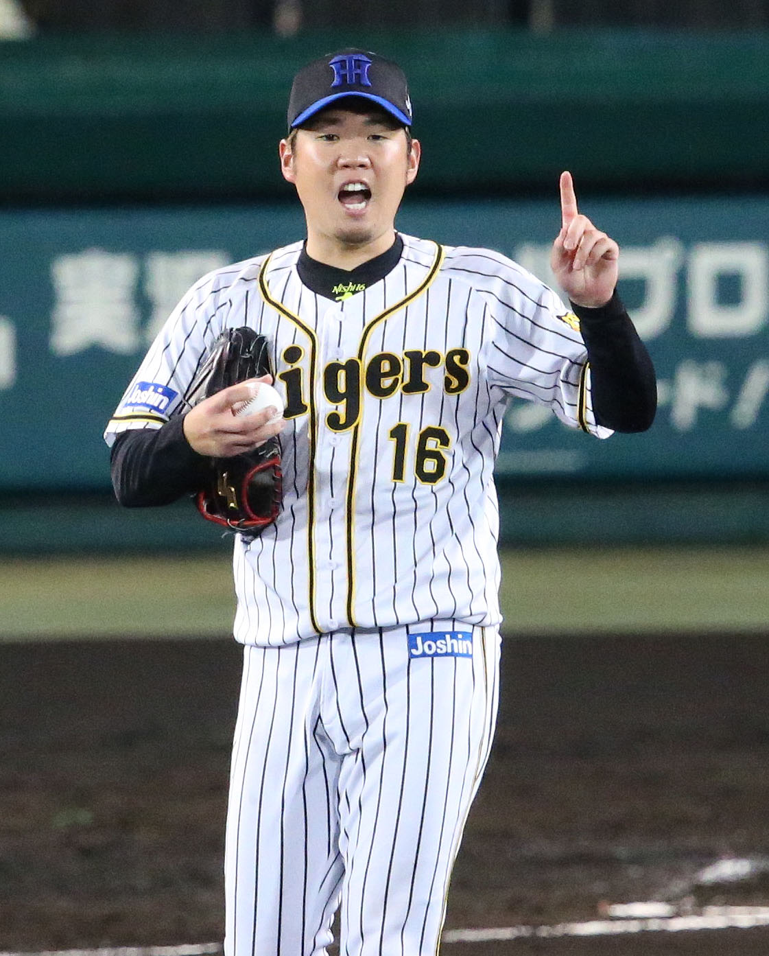 阪神対巨人　7回表巨人無死、西勇はウィーラーを左飛に仕留める（撮影・上山淳一）