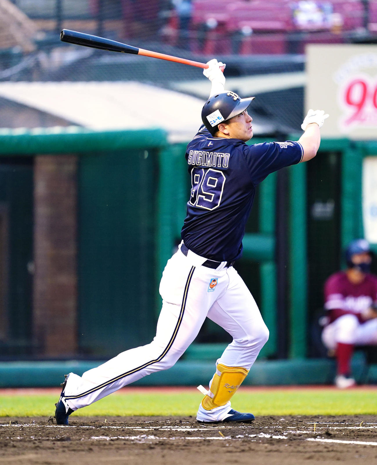 楽天対オリックス　2回表オリックス無死、右越えに先制本塁打を放つ杉本（撮影・菅敏）