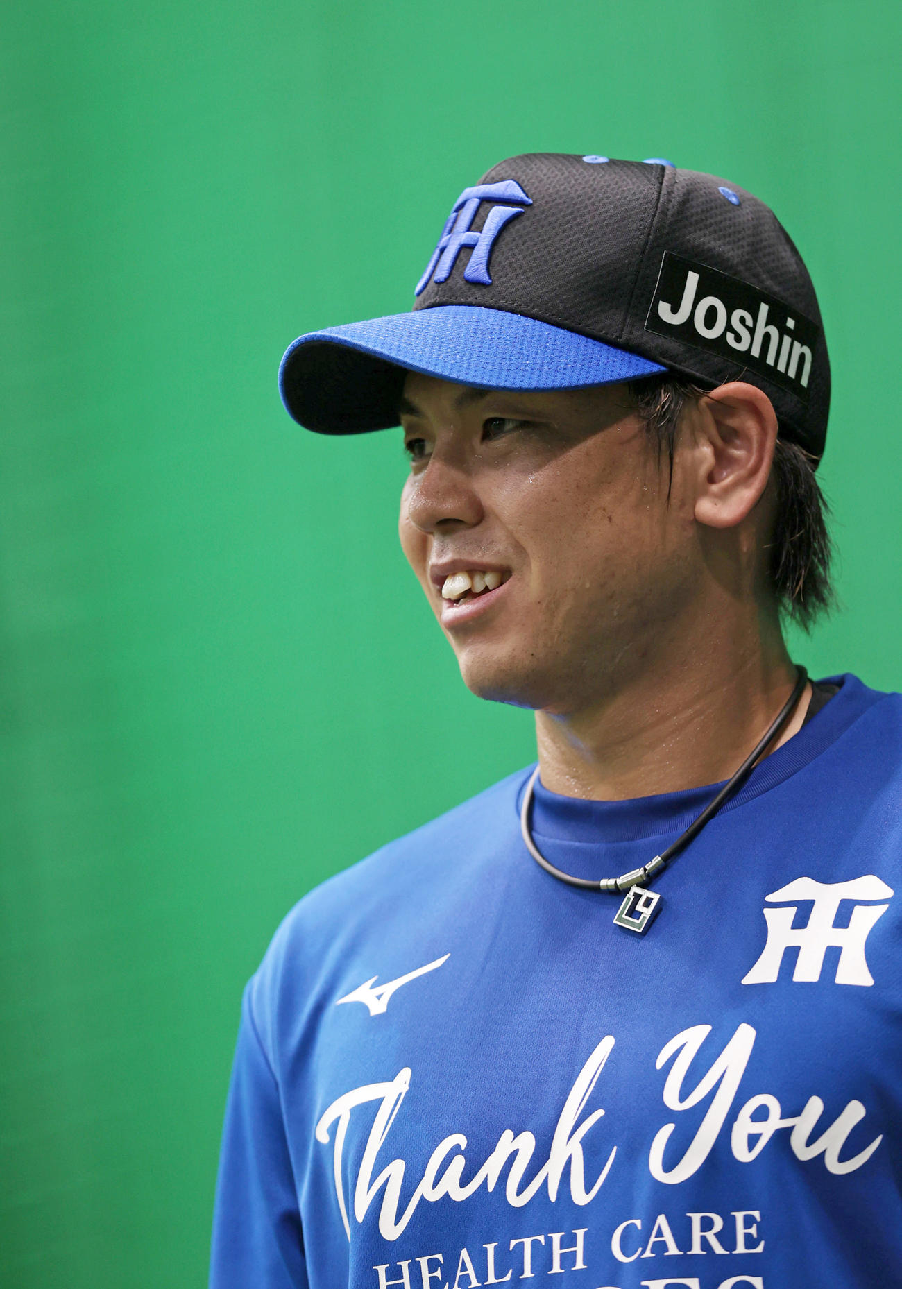 試合前練習で笑顔を見せる阪神梅野（撮影・前田充）