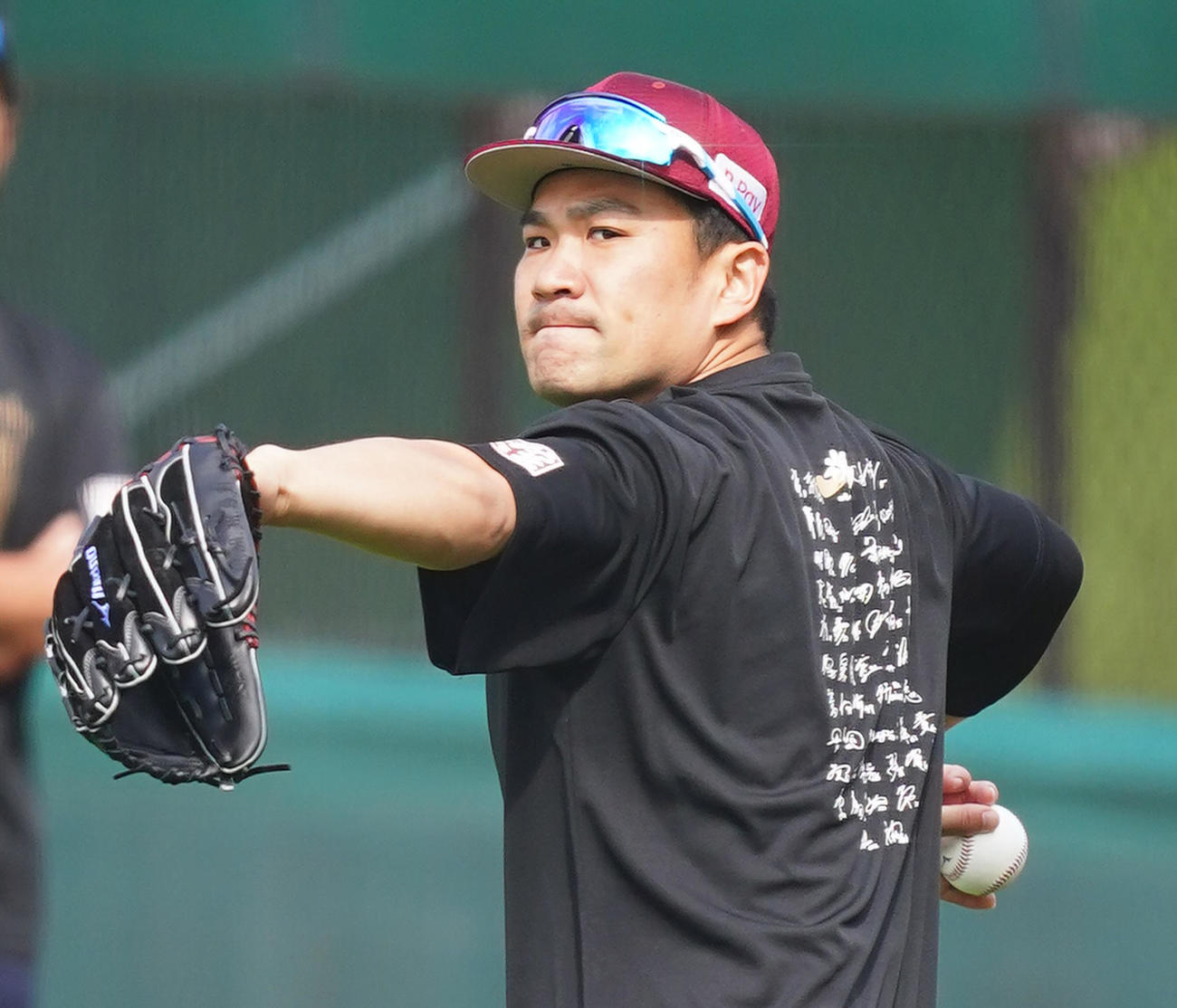 楽天対オリックス　試合前、キャッチボールで調整する楽天田中将大（撮影・菅敏）