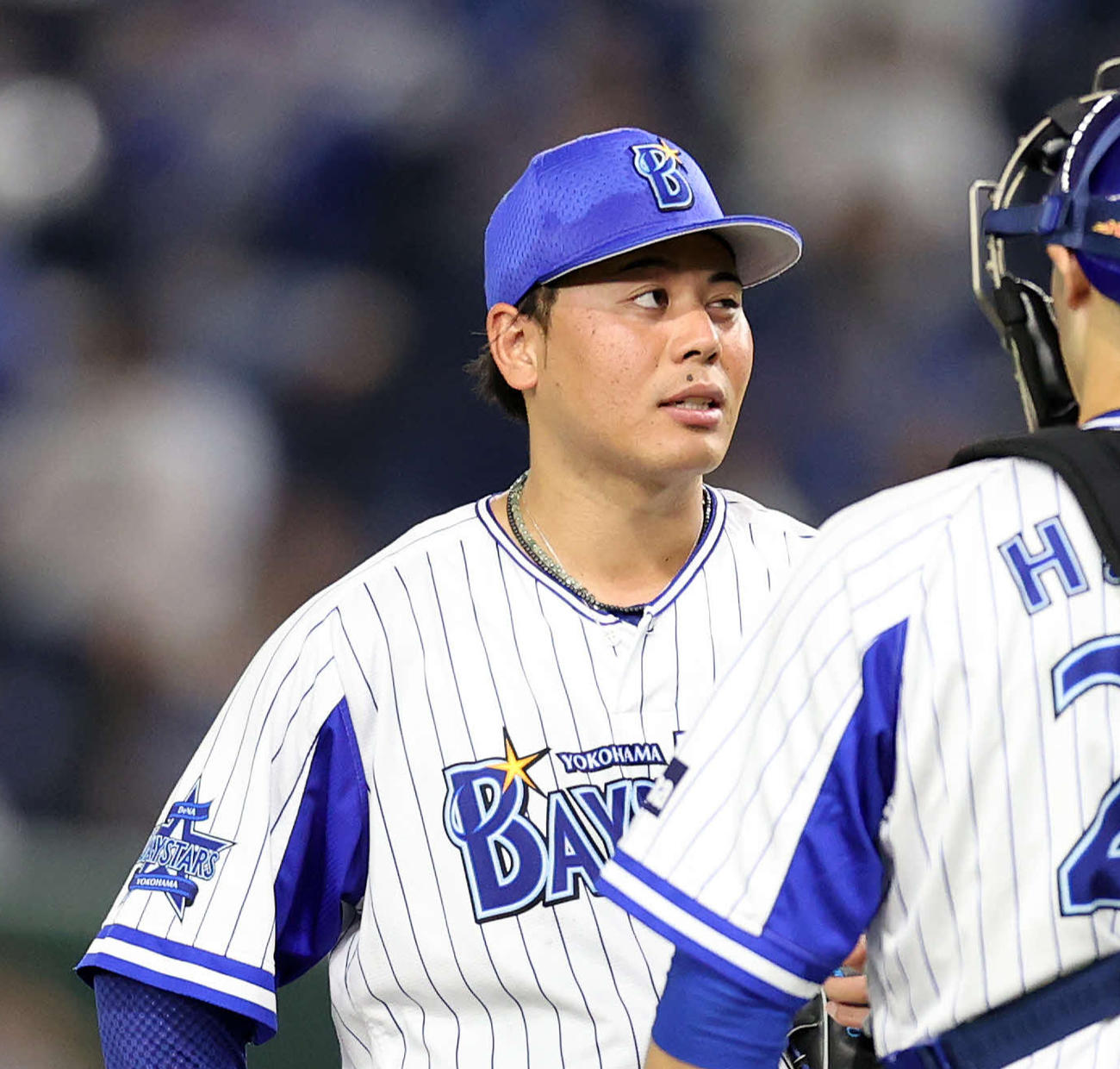 DeNA対広島　3回表、降板するDeNA浜口（撮影・鈴木正人）