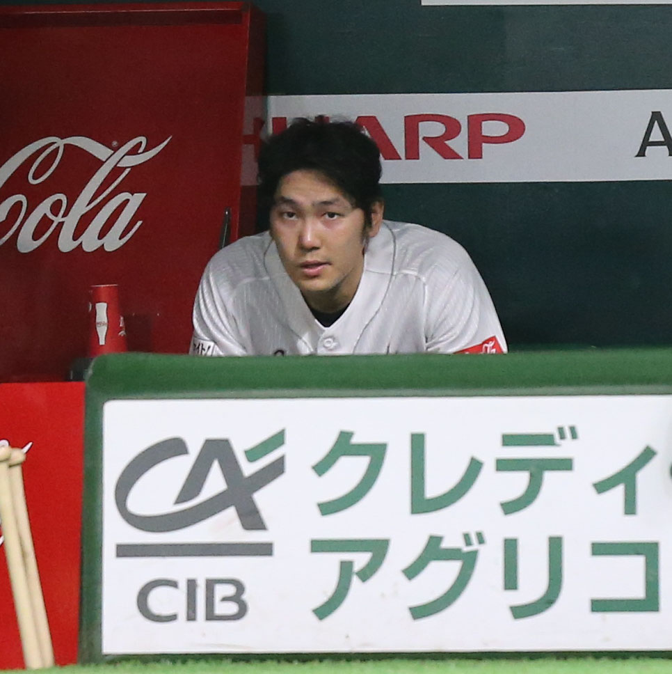 ソフトバンク対日本ハム　7回表日本ハム無死、7回途中で降板した石川（撮影・屋方直哉）