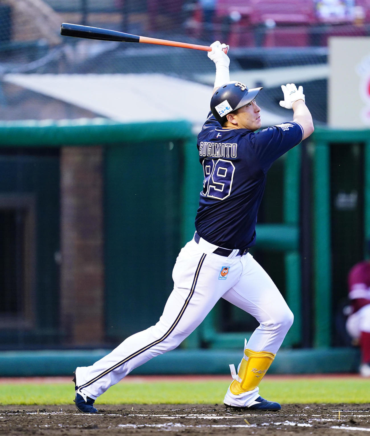 楽天対オリックス　2回表オリックス無死、右越えに先制本塁打を放つ杉本（撮影・菅敏）