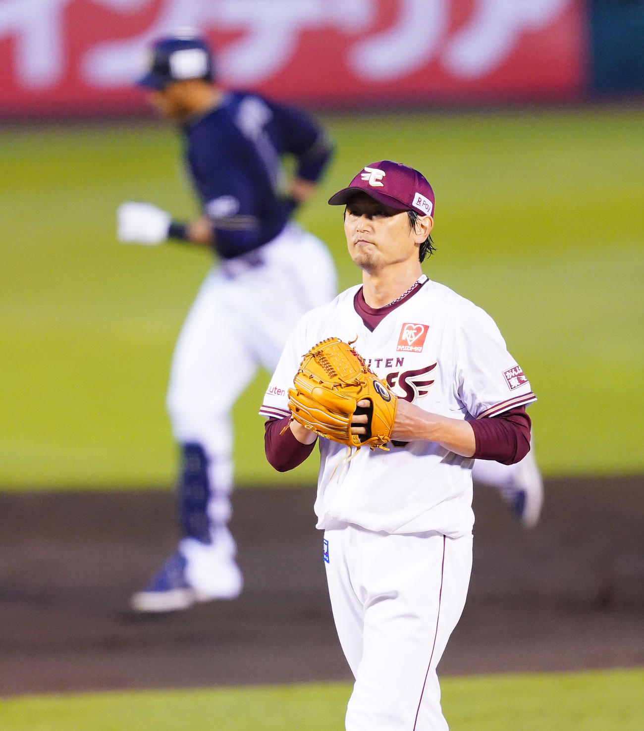 21年6月18日、楽天対オリックス　3回表オリックス2死二塁、モヤに2点本塁打を打たれ、厳しい表情を見せる涌井
