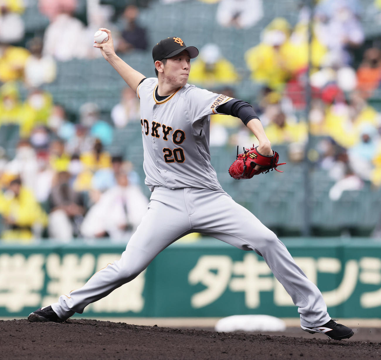 阪神対巨人　力投する巨人先発の戸郷（撮影・足立雅史）