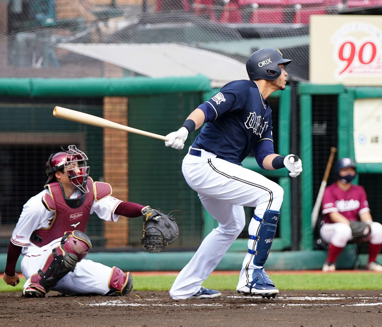 楽天対オリックス　6回表オリックス1死二、三塁、左前に先制適時打を放つモヤ（撮影・江口和貴）