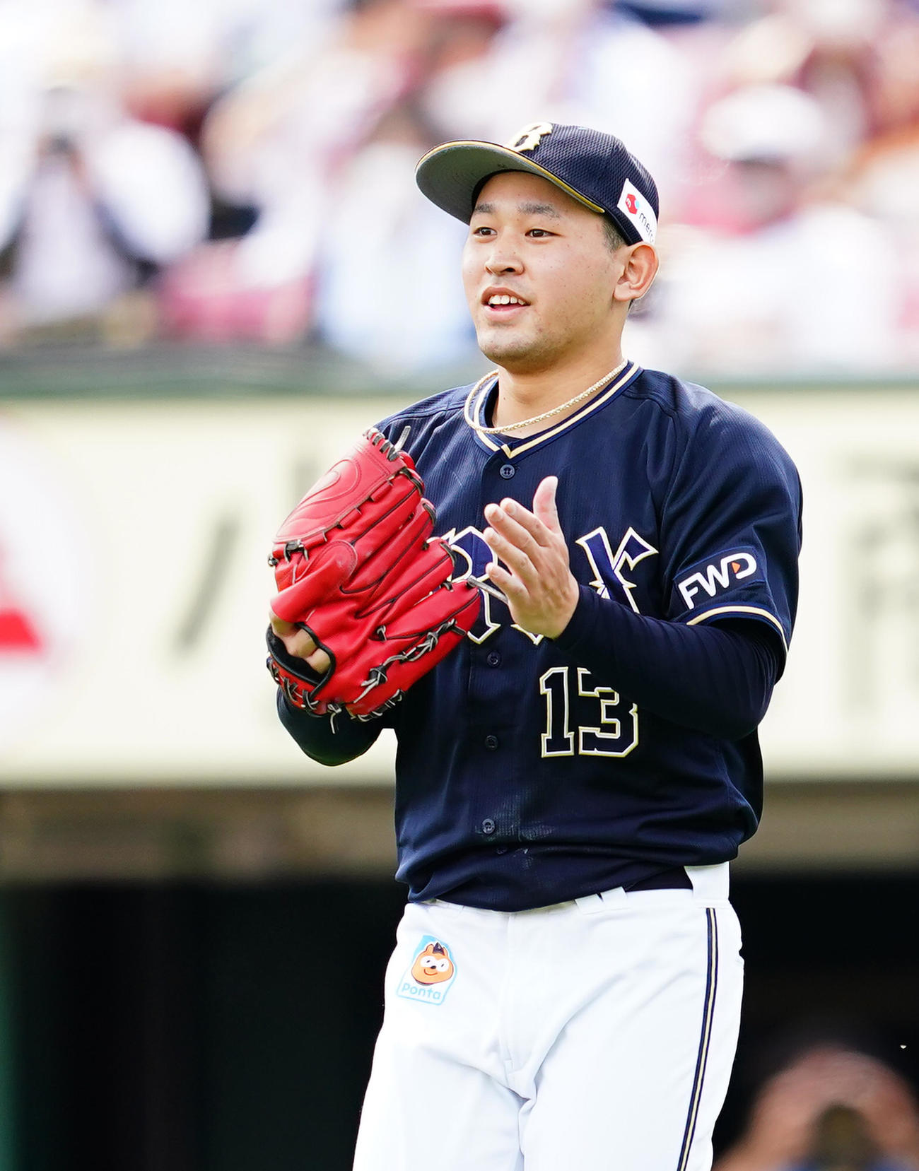 楽天対オリックス　5回裏楽天2死一塁、太田を三ゴロに仕留め、笑顔を見せる宮城（撮影・菅敏）