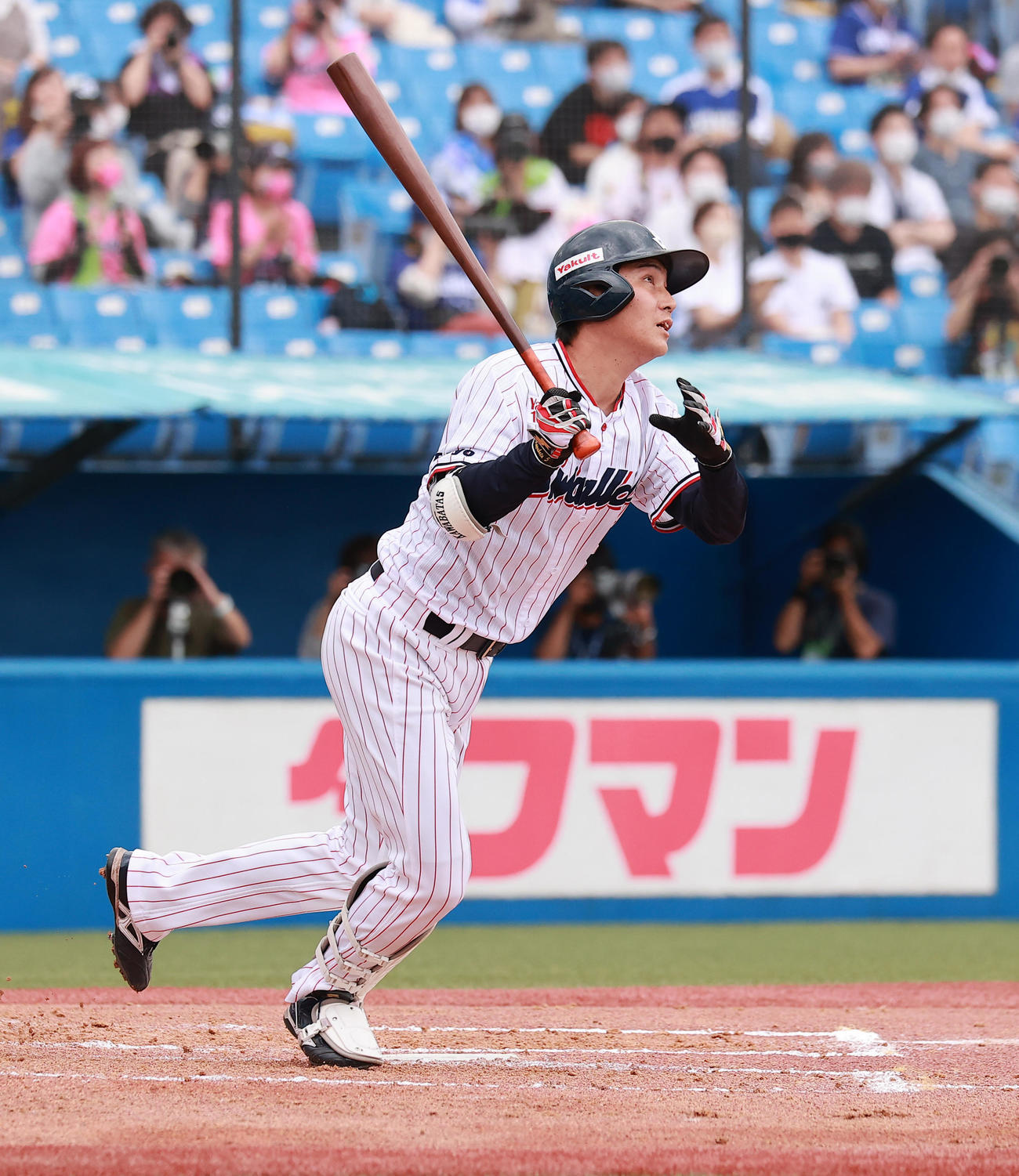 ヤクルト対中日7回裏ヤクルト2死一塁、代打で右越え先制2点本塁打を放つ川端（撮影・野上伸悟）