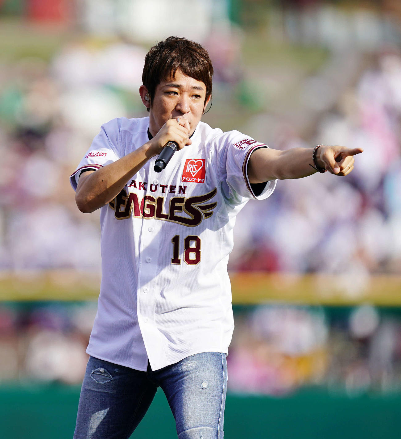楽天対オリックス　試合後、楽天生命パーク宮城でライブを行うファンキー加藤（撮影・江口和貴）