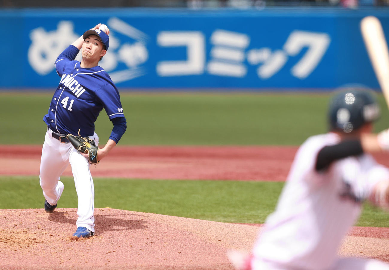 ヤクルト対中日　力投する中日先発の勝野（撮影・野上伸悟）