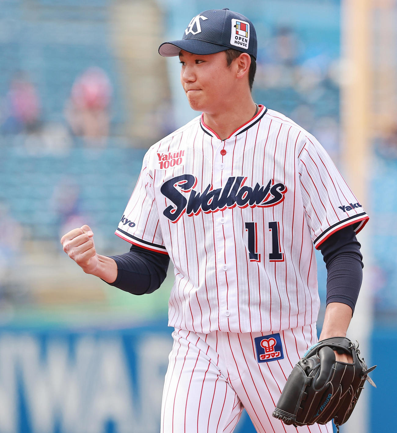 ヤクルト対中日　6回表中日2死満塁、堂上を二ゴロに仕留めガッツポーズの奥川（撮影・野上伸悟）