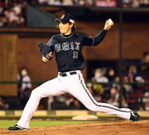 楽天対オリックス　4回からマウンドに上がったオリックス山崎福（撮影・たえ見朱実）