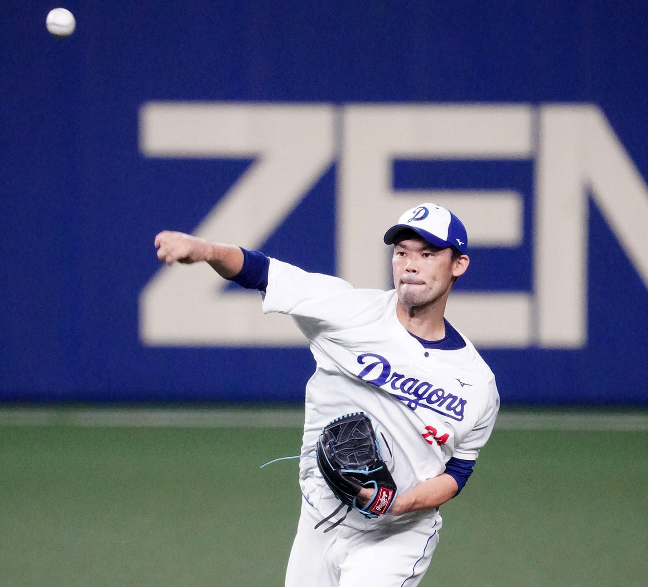 キャッチボールをする福谷（撮影・森本幸一）