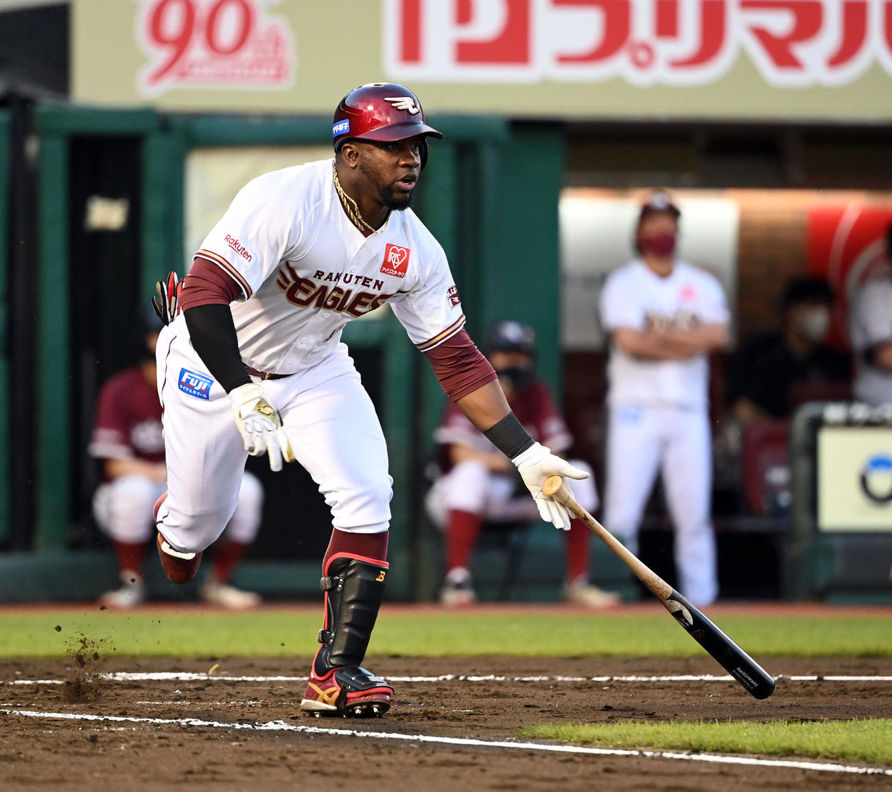 楽天対オリックス　2回裏楽天1死、右前に安打を放つカスティーヨ（撮影・たえ見朱実）