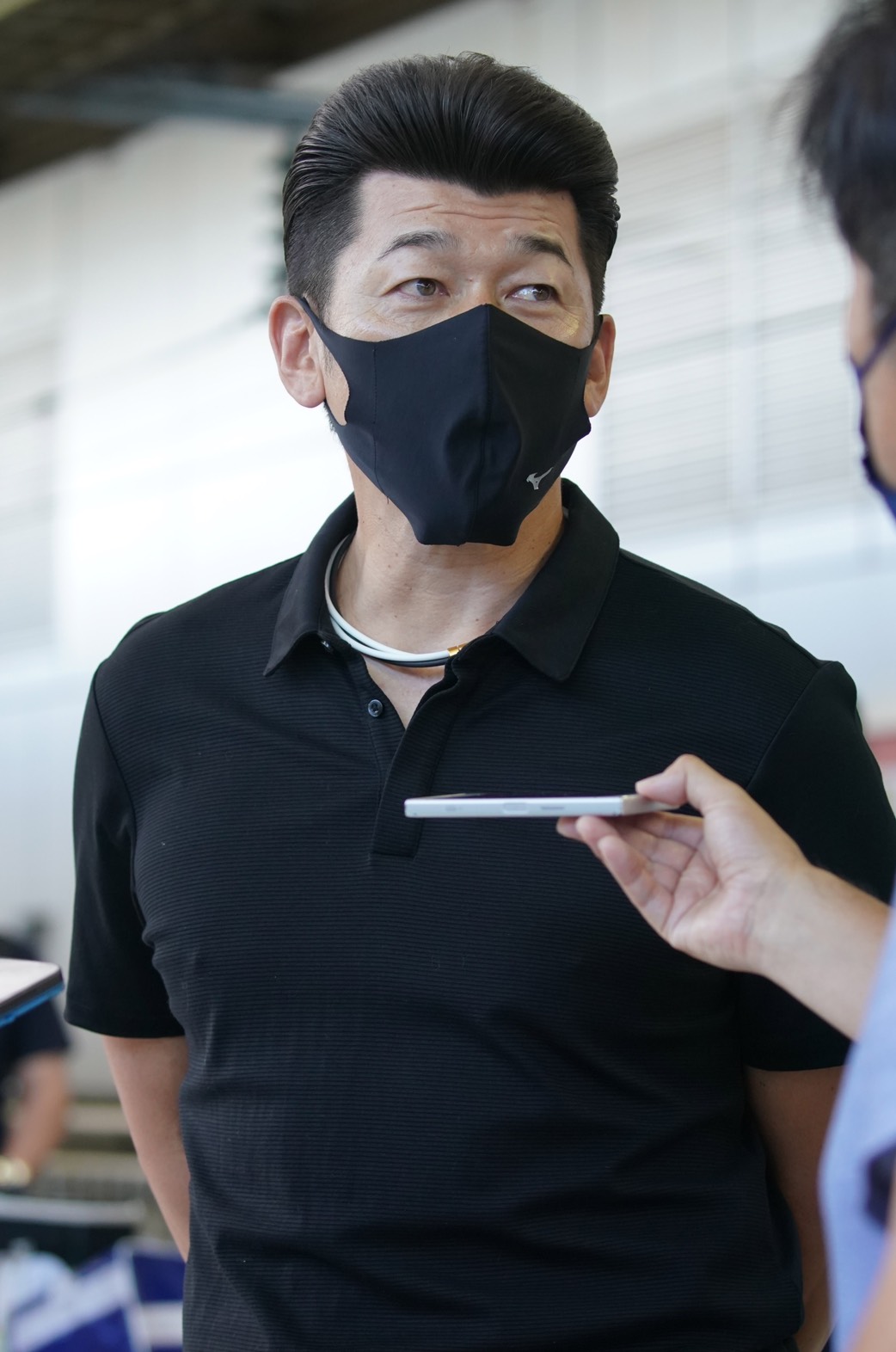 北陸遠征に向けて出発するDeNA三浦監督。代表撮影＝代表撮影（2021年6月21日）