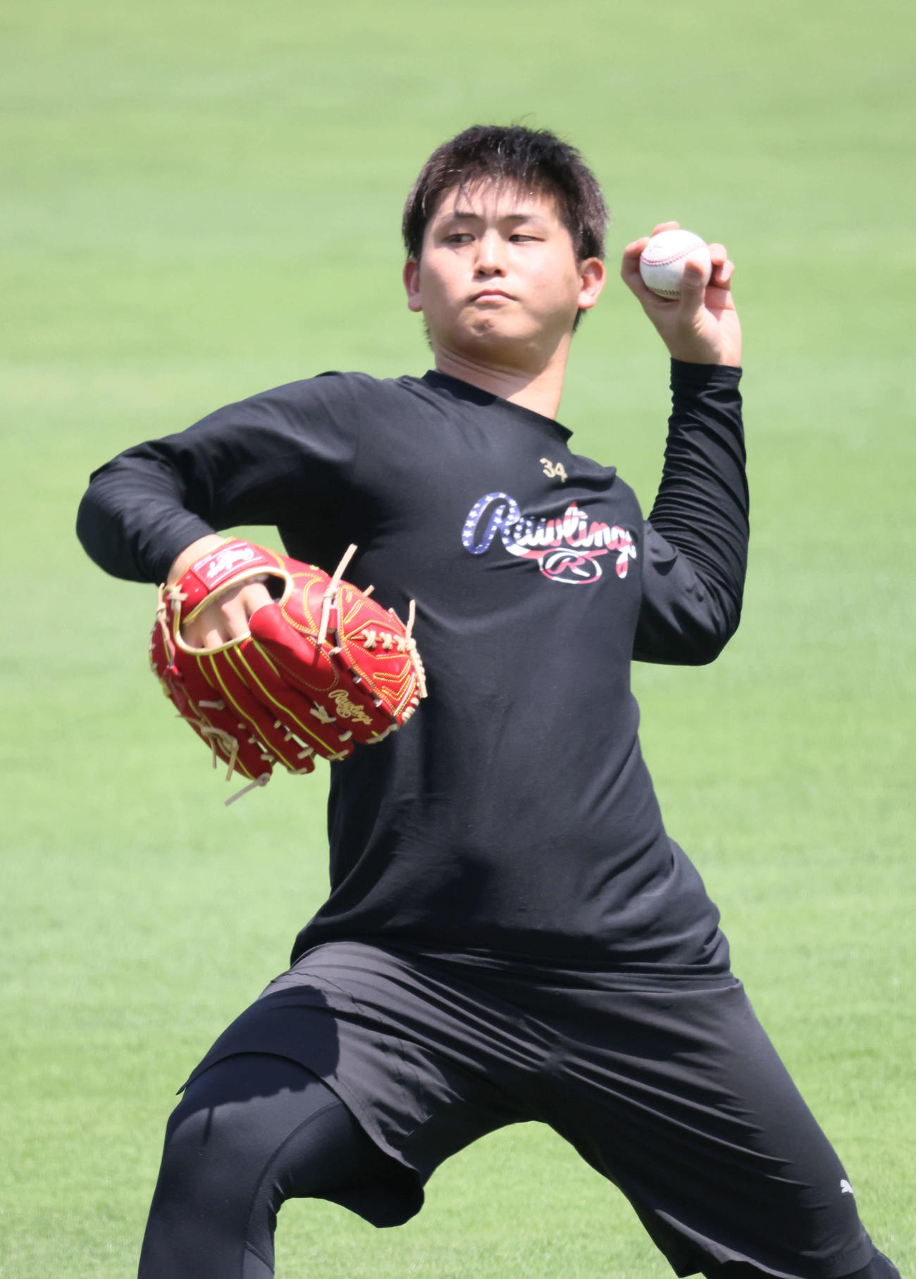 広島投手指名練習　キャッチボールをする高橋昂（撮影・加藤孝規）