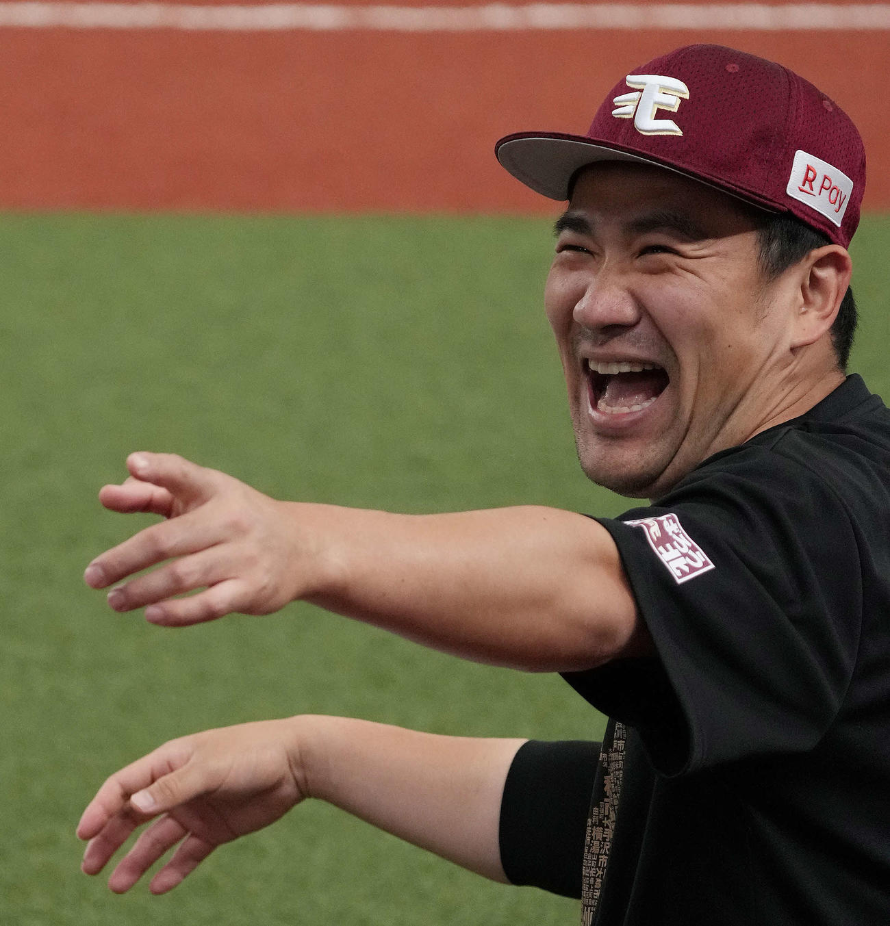 西武対楽天　試合前練習で笑顔を見せる楽天田中将（撮影・河野匠）