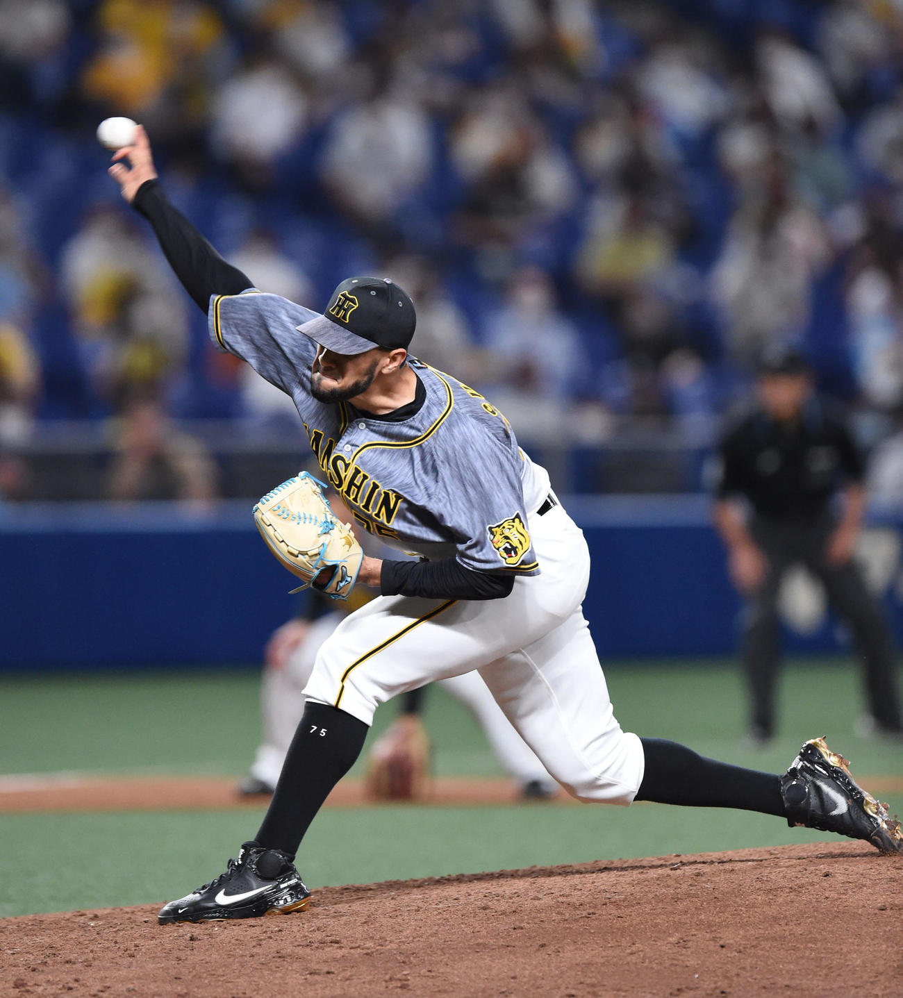 中日対阪神　9回裏、阪神3番手で登板するスアレス（撮影・森本幸一）