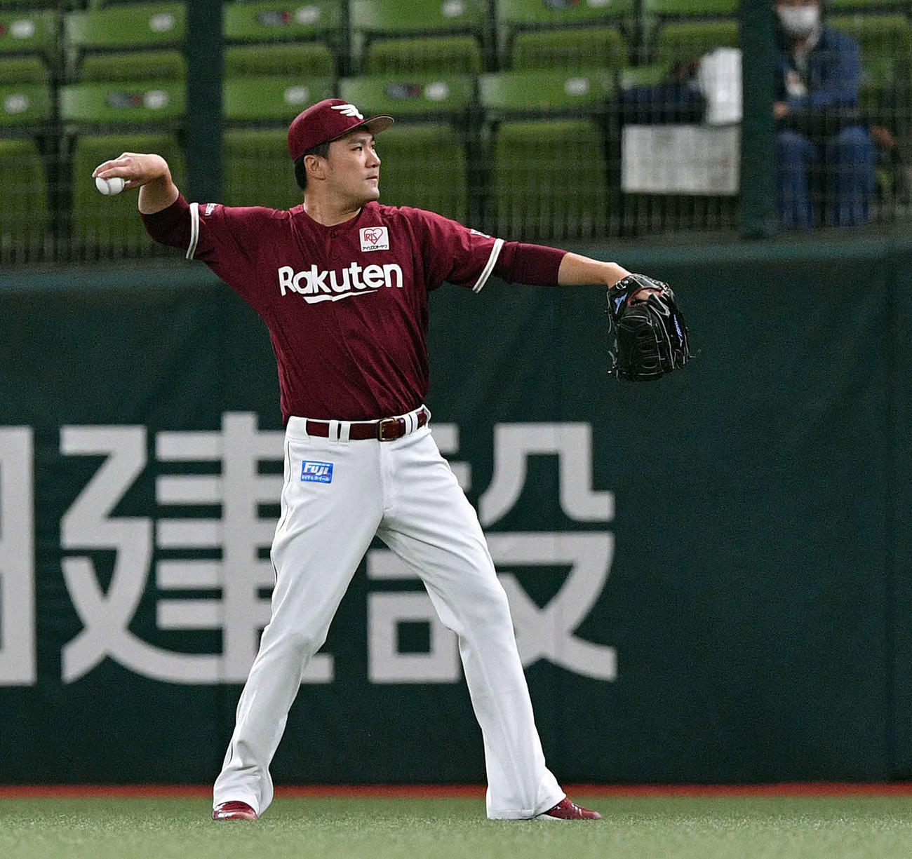 西武対楽天　試合前にキャッチボールする楽天田中将（撮影・滝沢徹郎）