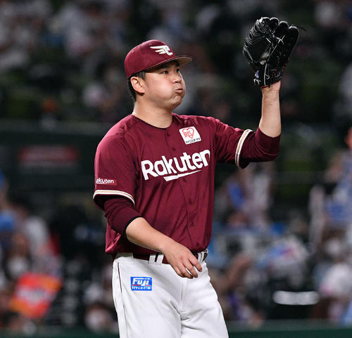 西武対楽天　4回裏西武1死三塁、愛斗に同点の適時三塁打を浴びた田中将（撮影・滝沢徹郎）